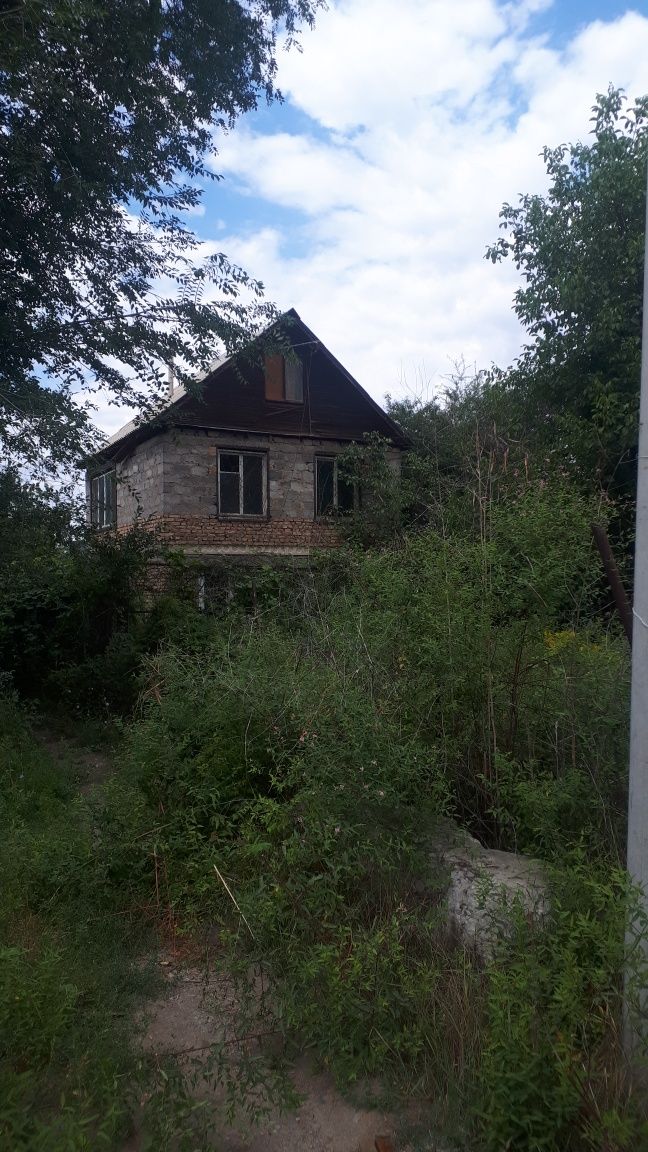 Продам или поменяю двухэтажную  дачу в ближайшем пригороде.