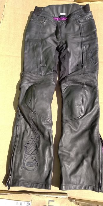 Дамско яке и панталон