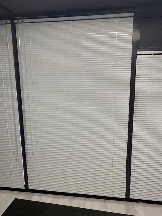 Продам жалюзи пластиковые и тканевые