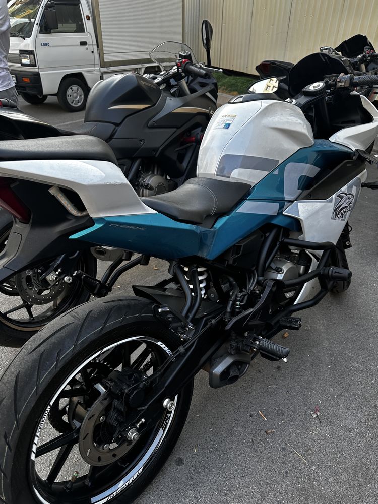 Оригинал мотоцикл CFMOTO 250SR 2020