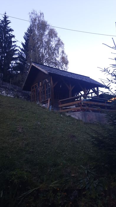 Inchiriere de revelion vila cu 8 camere si corp cu 4 camere