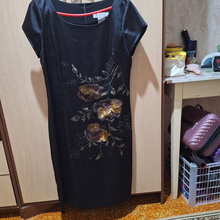 Платье очень в хорошем состоянии