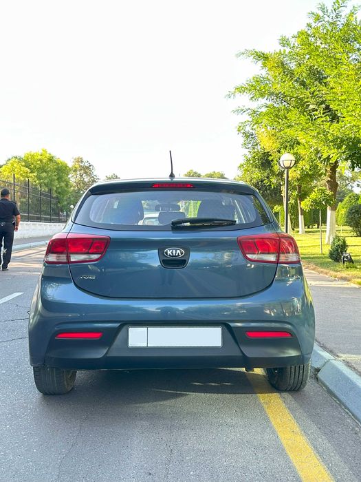 Продается Kia Rio 2018г (76,024 тыс пробег) Цвет Синий Дымчатый
