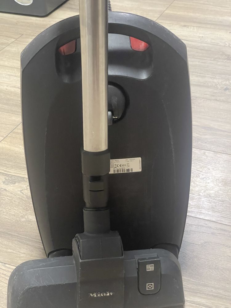 Прахосмукачка Miele Classic  C1