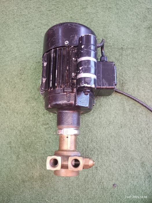 Pompa rotativa volmetrica cu motor.