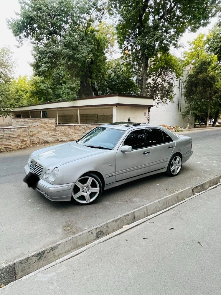 Mercedes Benz W210