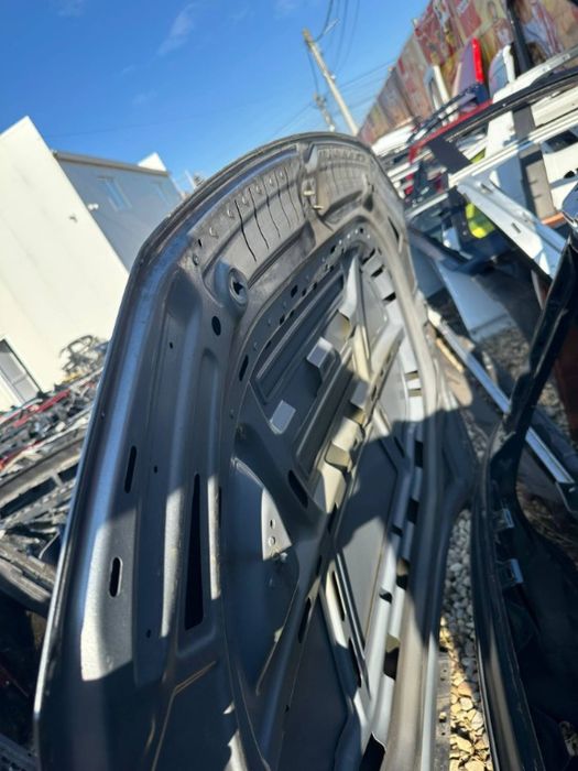 Grila / trager / proiector Volkswagen Passat B8 2015/2016/2017/2018