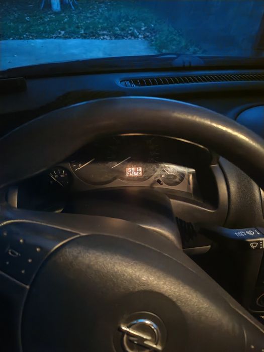 Vind opel corsa 1,2 benzina