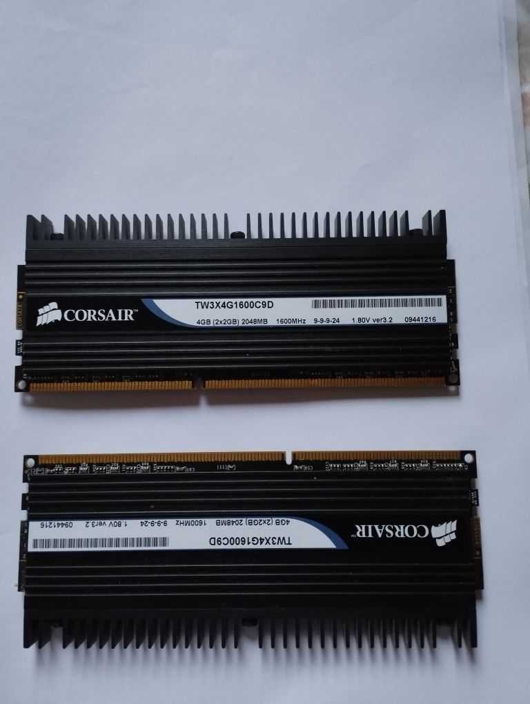 Memorii  Corsair  4 GB DDR3