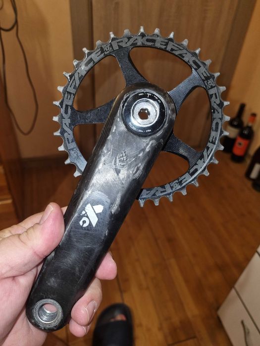 Карбонови курбели Raceface sixC с 83mm дължина на оста