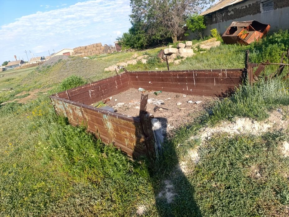 Ось газ 53,кузов от самосвала,ёмкость для зерна и воды