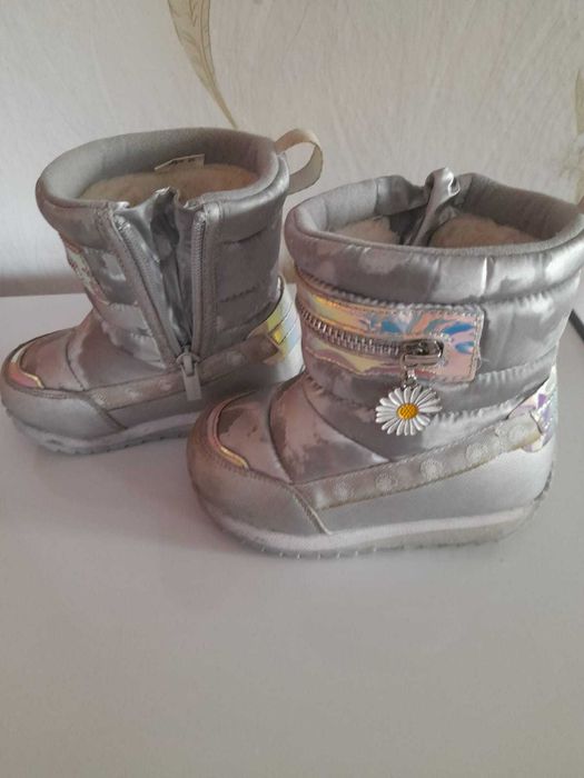 продам   дет.  зимние   сапожки  .раз.  25 .\Россия\  2500 т.