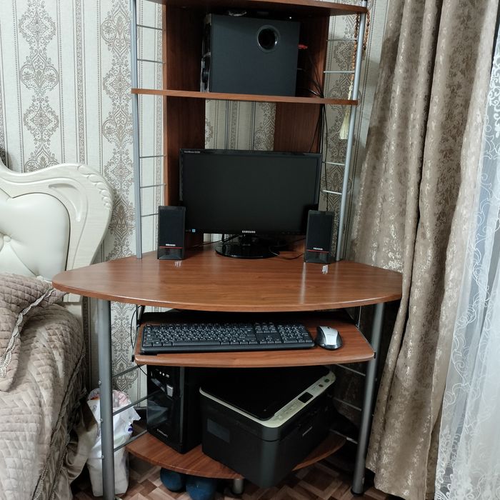 Продается подставка для компьютера и компьютер в полном комплектации