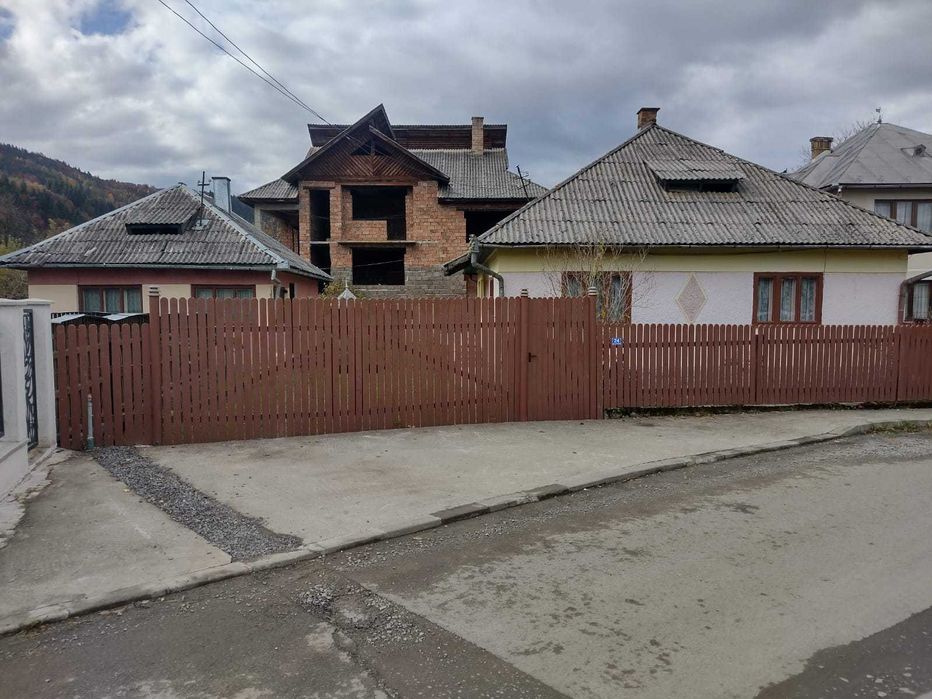 Case cu teren de vanzare in Viseu de Sus