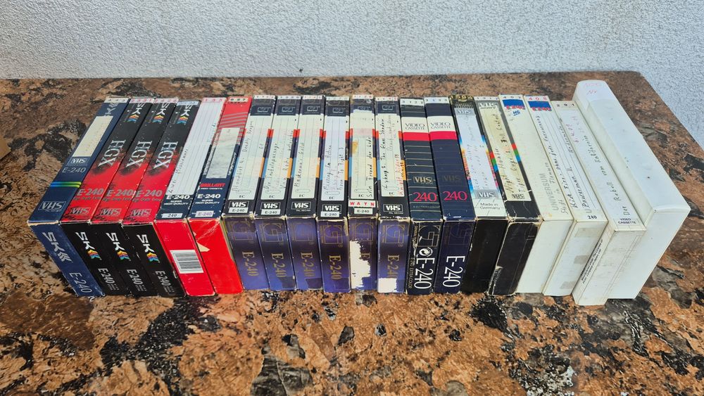 Vând 20 casete video VHS marci originale de 240 minute. Colectie filme