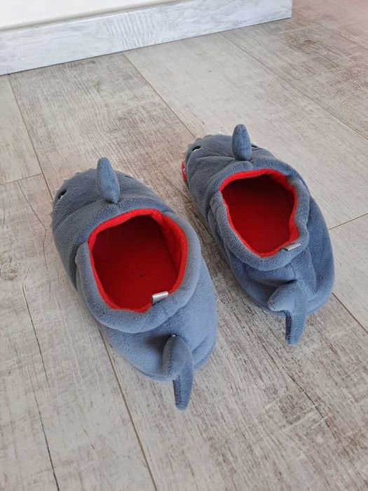 Papuci de casa moi cu aplicatii 34 / 35 H&M