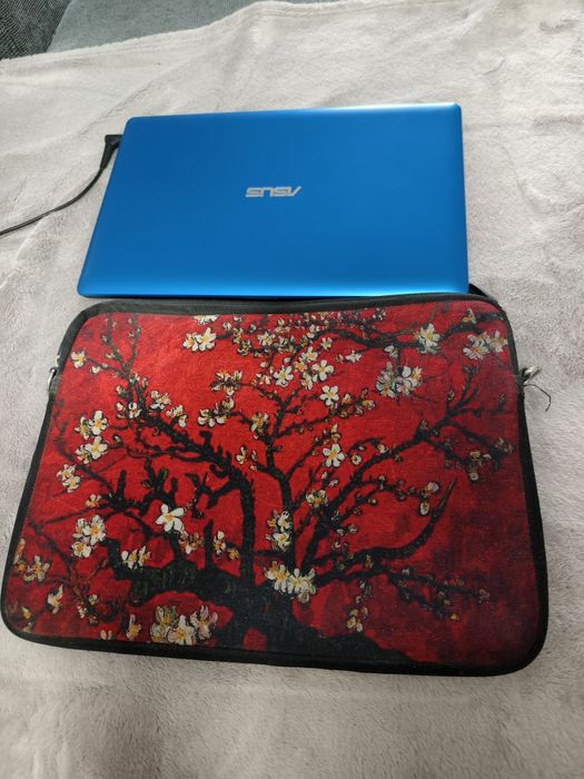 Ноутбук/нетбук Asus x200M + чехол + зарядка