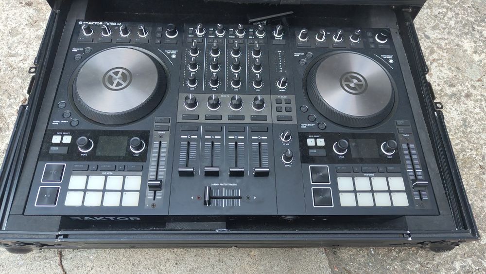 Traktor Kontrol S4 MK3
