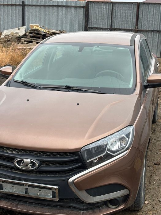 Продаю машину Лада XRAY.