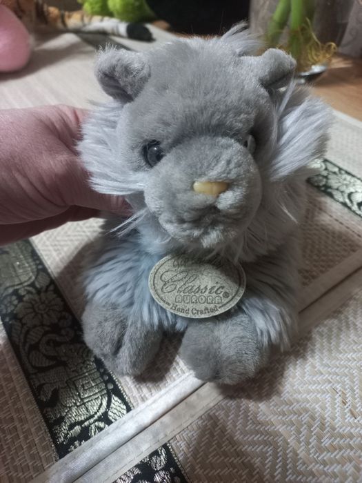 Продам кошечку  привозная