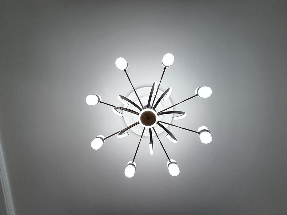 Продается  Люстра