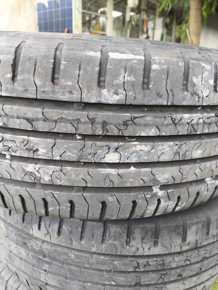 Vând cauciucuri vara Continental 205 60 R16