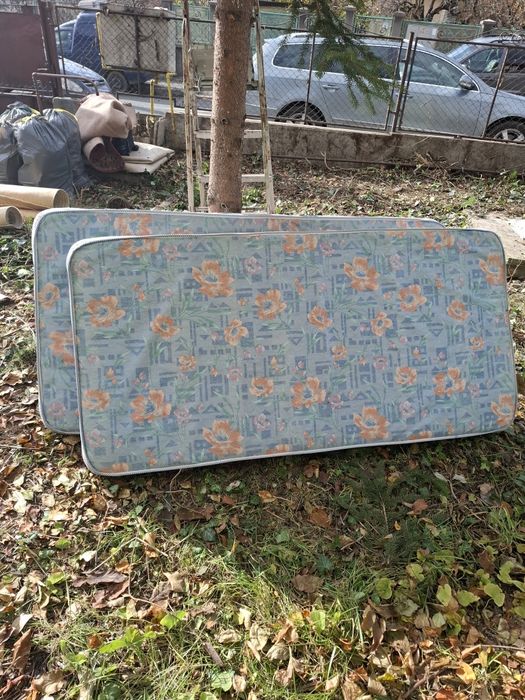 2 saltele in stare bună. Dimensiuni : 1,84 / 92