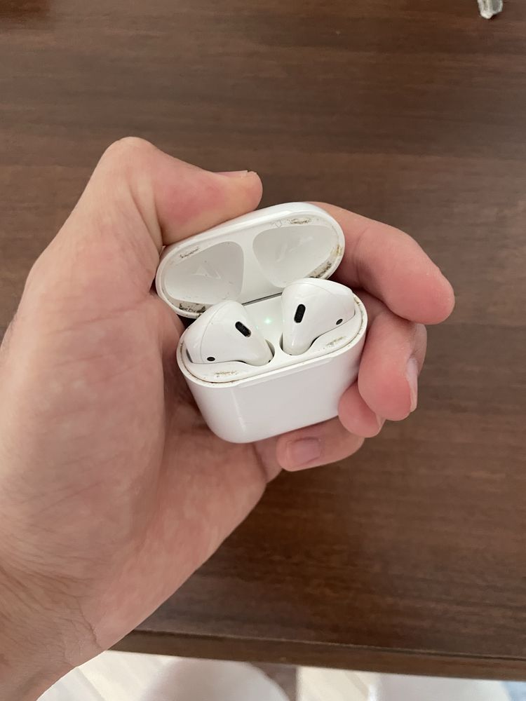 AirPods 1 и AirPods 2 продам