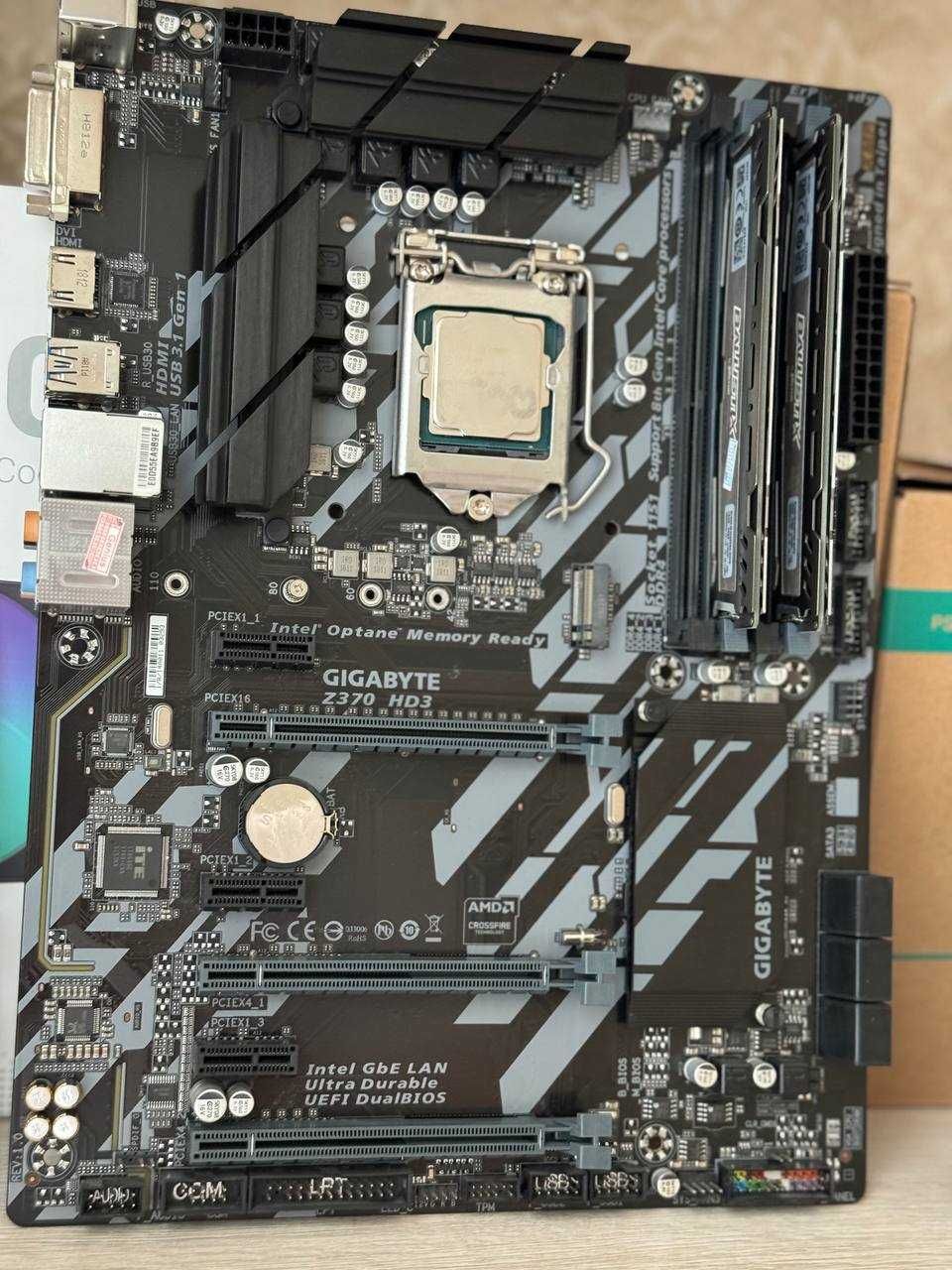 Gigabyte Z370 + i7 8700 + Cruical 16GB/3000MHz