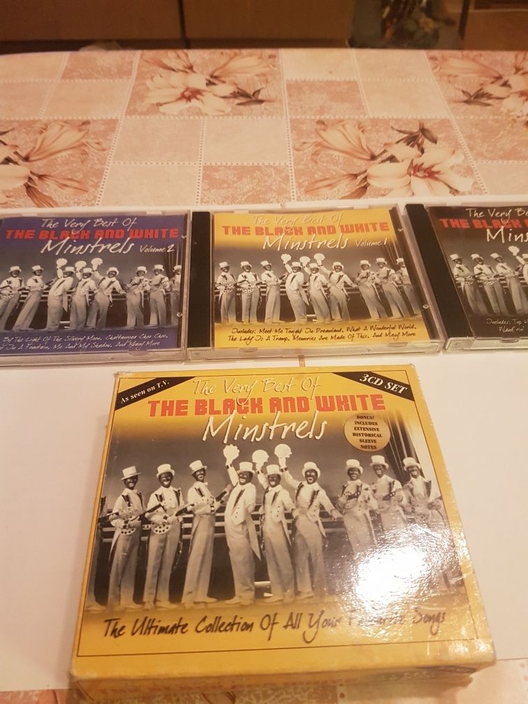 Троен CD set на the Black and White