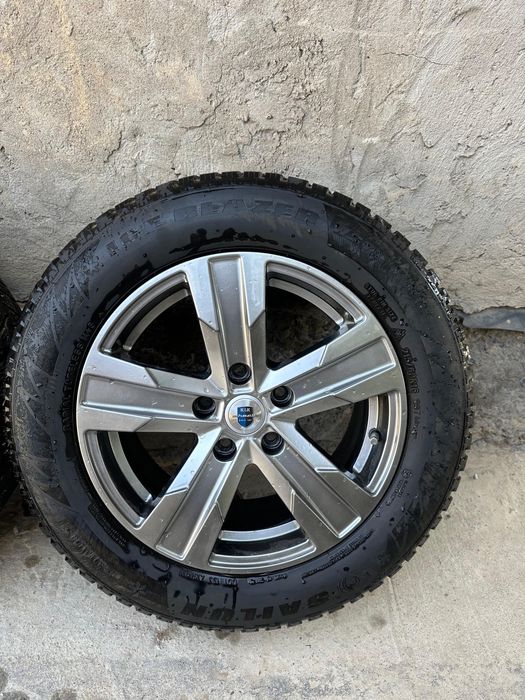 Зимний балон с дисками 215/60/R16