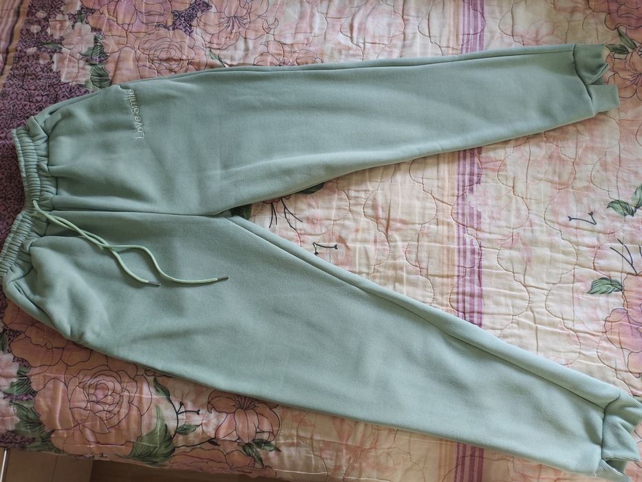 Продам спортивный костюм тонкий начес