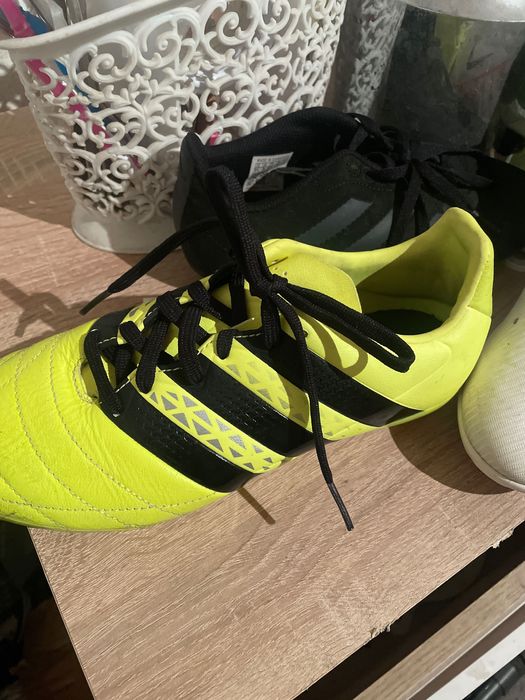 футболни бутонки