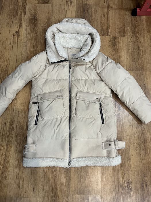 Дълго зимно яке в бежово.