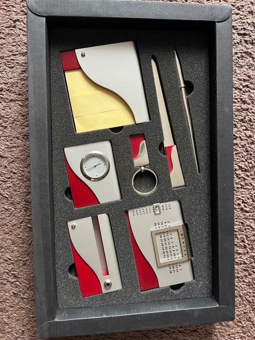 Set birou din metal si lemn cu 7 componente