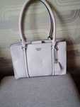 Дамска чанта на GUESS