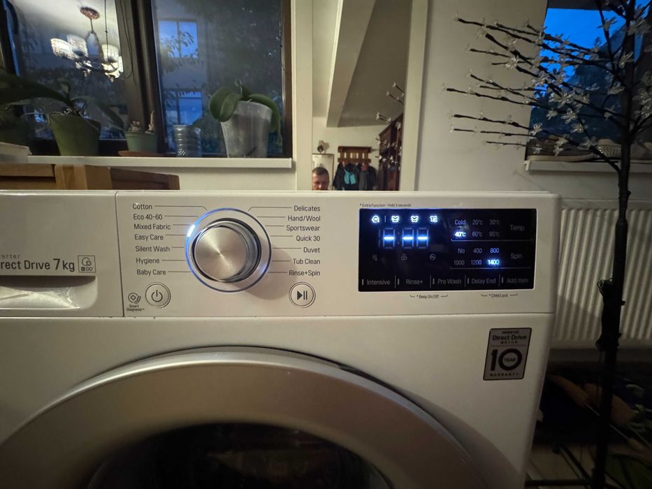 Masina spalat rufe LG F4WN207N4E invert (7kg, 1400 rotatii) impecabila