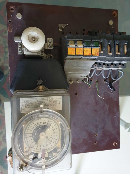 Елтабло стълбищно с часовник. Работещо.