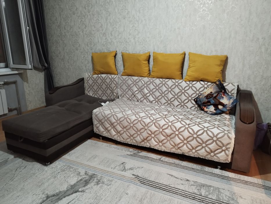 Продаю диван . угловой