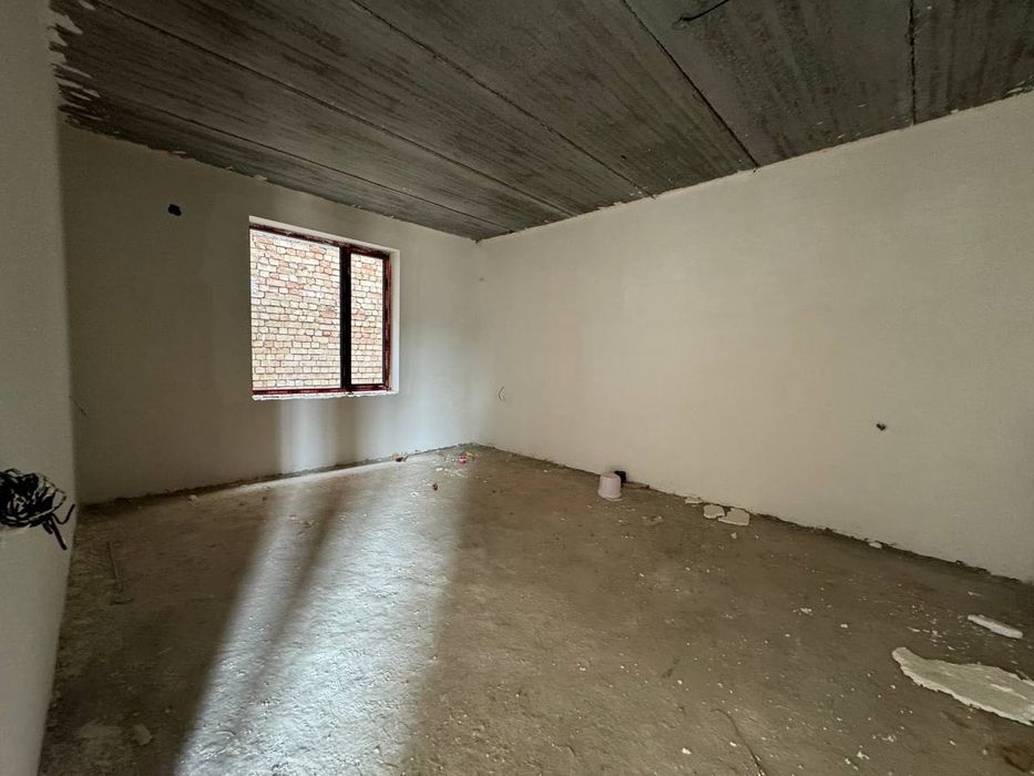 Продается коттедж на Амира Темура. 2.2 сотки