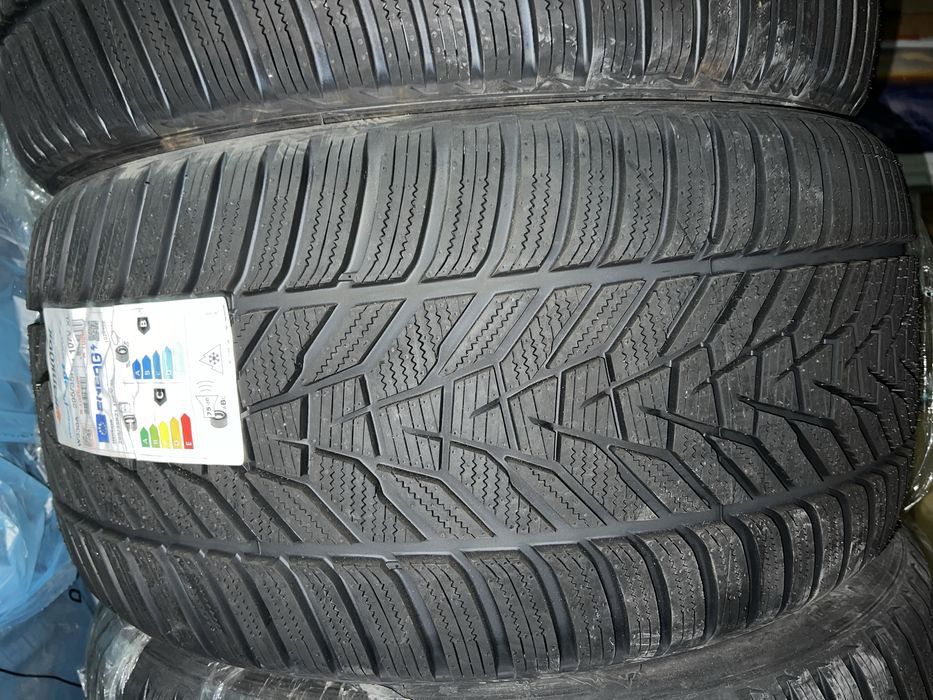 Перфектни гуми за зимата 295/35/21