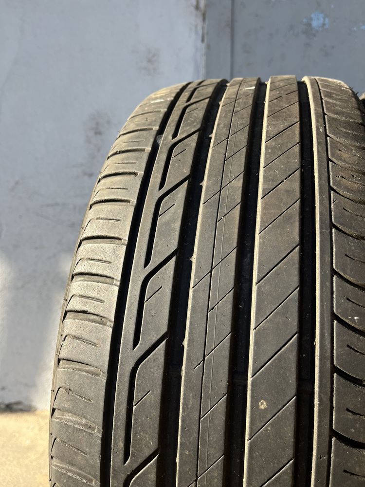 2 бр. летни гуми 215/50/18 Bridgestone DOT 1119 5 mm