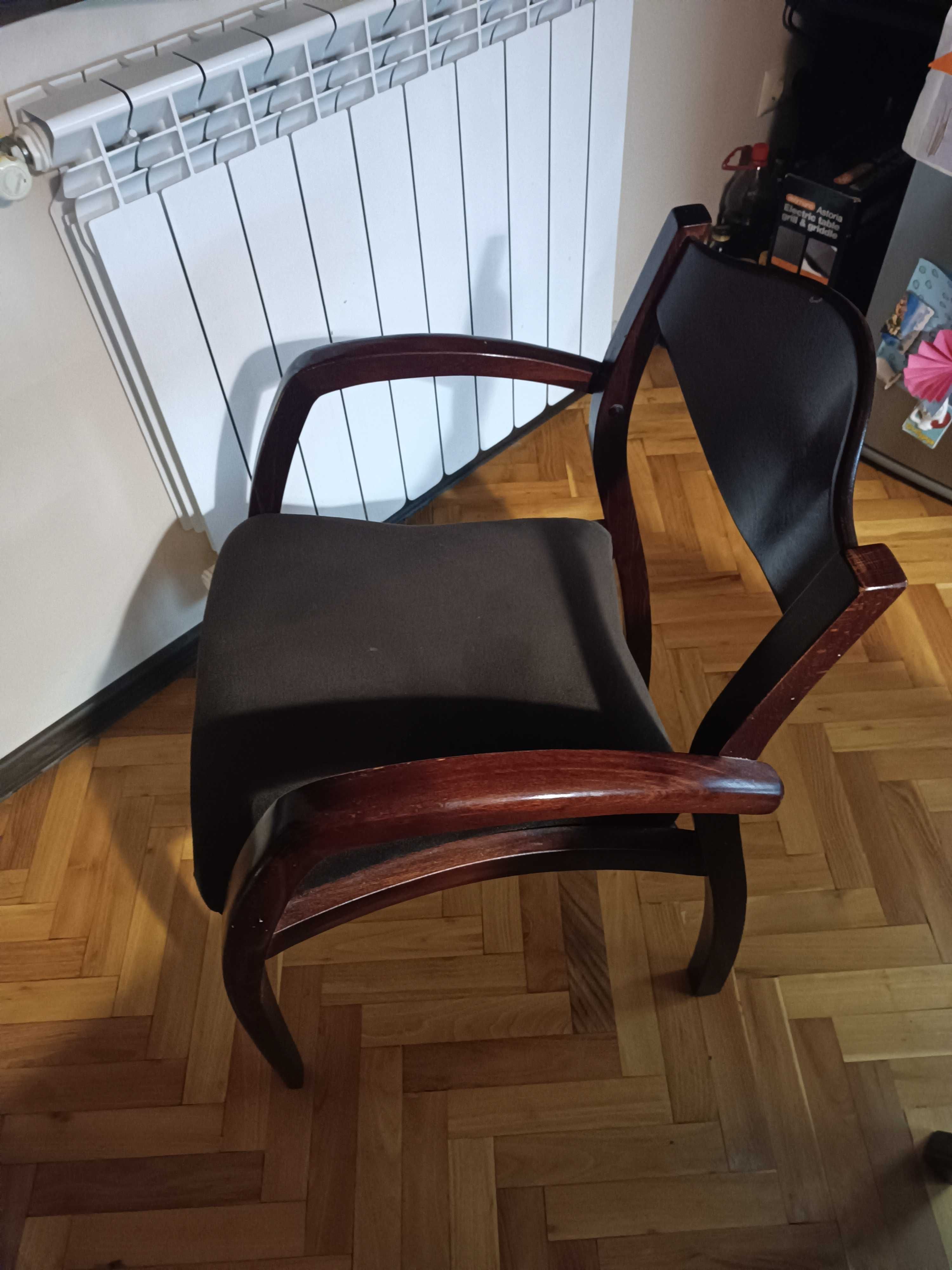 Дървени столове от масивно дърво