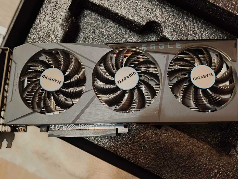 Видеокарта GIGABYTE Eagle  AMD 6600 8G