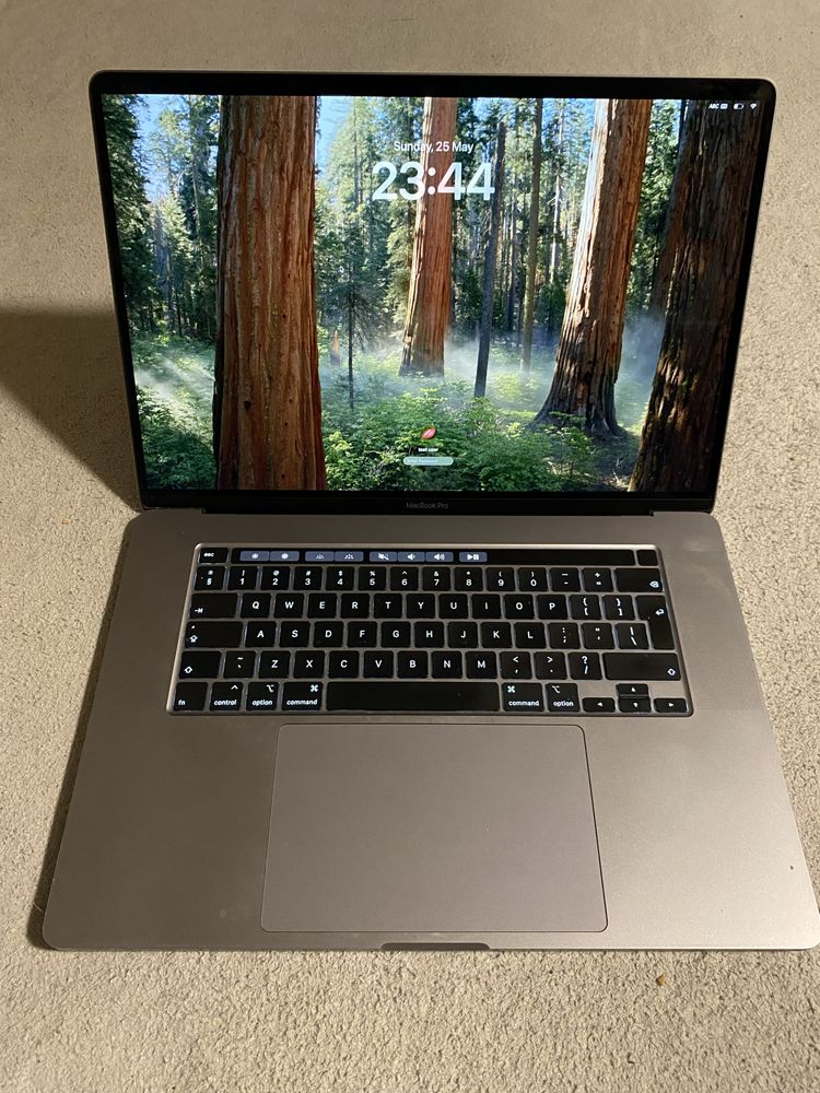 MacBook Pro 16” Touch Bar, 32 GB RAM, i7, 512GB SSD
