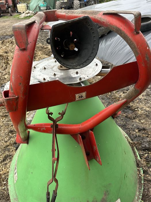 Vand freza instalatie de erbicidat si un inprastietor de ingrasaminte