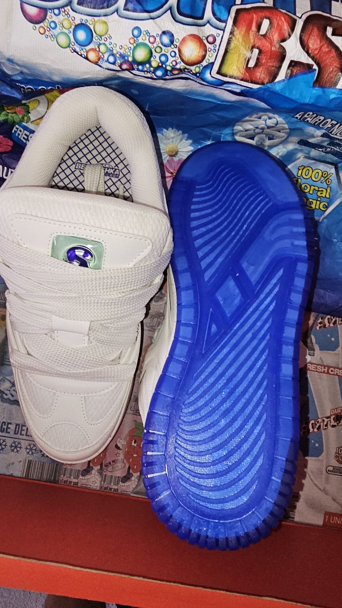 Adidasi Bershka x SSSTUFFF Editie Limitata
