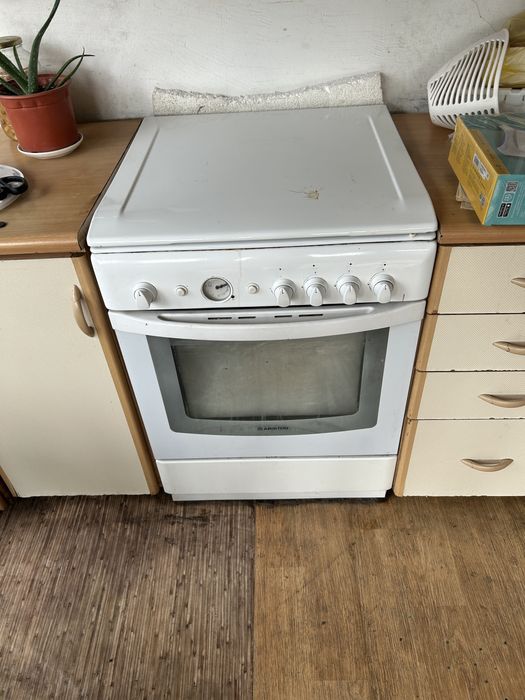 Газ плита продам срочно