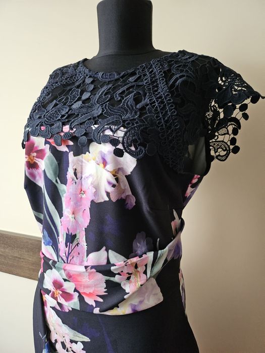 Официална ,елегантна рокля на LIPSY