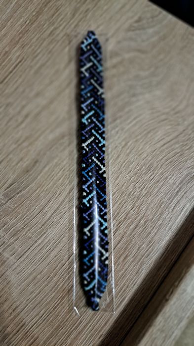 Ръчно плетени гривни (гривна на приятелството)